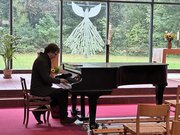 Kirchenmusiker Volker Hedtfeld am Flügel