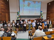 Die Absolvierenden nach der Zeugnisübergabe