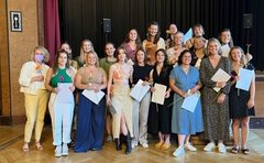 Absolventinnen Hebammenstudium 2023