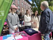 Gespräche am Stand