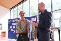 Margret Goertz (Pflegedienst Meyer & Kratzsch) und Rektor Prof. Dr. Sebastian Schröer-Werner