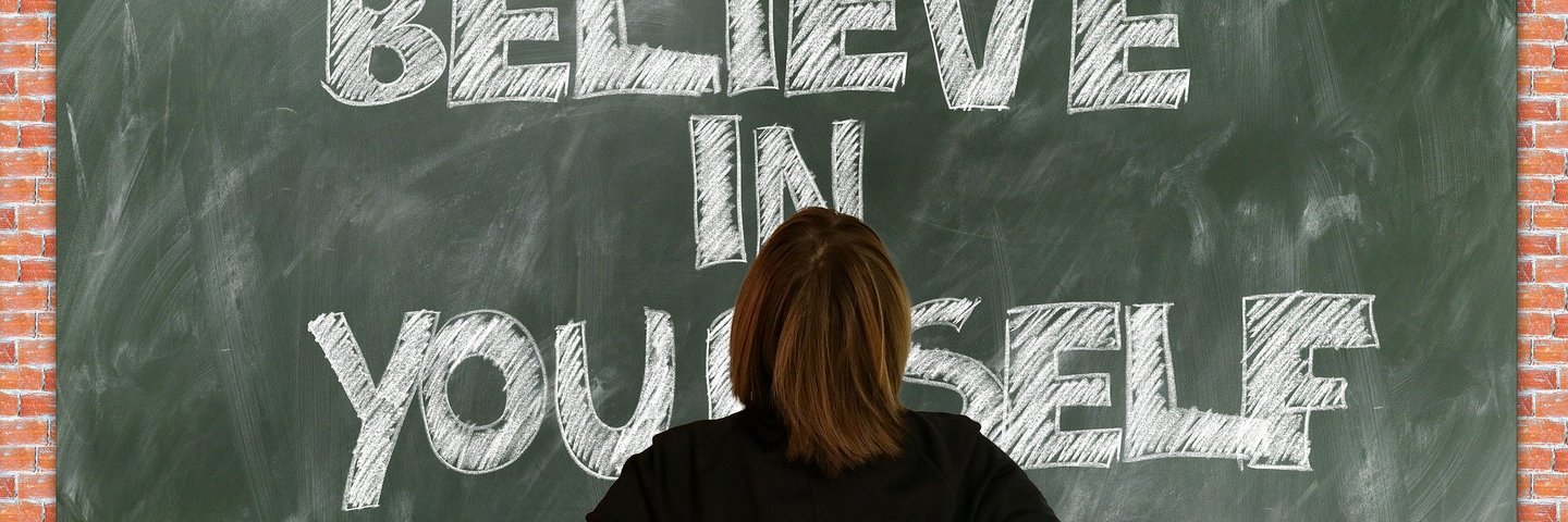 Believe in Yourself, Studierende vor Tafel