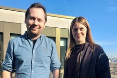 Viola Strittmatter (ZFW) und Lars F. Schäfer (EBET) auf der Dachterasse des Evangelischen Werks für Diakonie und Entwicklung (EWDE) am Nordbahnhof.