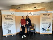 Lucia Stanzel (l.) und Neeltje Schubert (r.) von der DGHWi