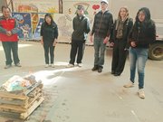 Studierende der EHB an der Feuerstelle