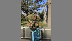 Absolventin BoN April 2026 vor der EHB