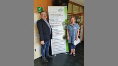 EHB-Kanzler Andreas Flegl und Sabine Schuhhardt, Leitung Praxisamt Soziale Arbeit, eröffnen die Praxismese am 11. Mai 2022