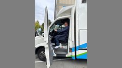 Andreas Flegl im EHB-Rettungswagen. Foto: EHB