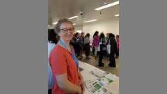 Christiane Janßen-Tapken beim Stand der EHB
