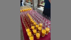 vorbereitete Getränke für die Absolvent:innen und Gäste