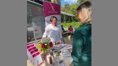 Am Stand von Haus WEG der MITTE