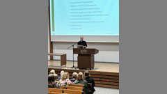 Prof.in Dr. Lena Kreck, neue Vizeprädidentin der EHB, bei der Moderation